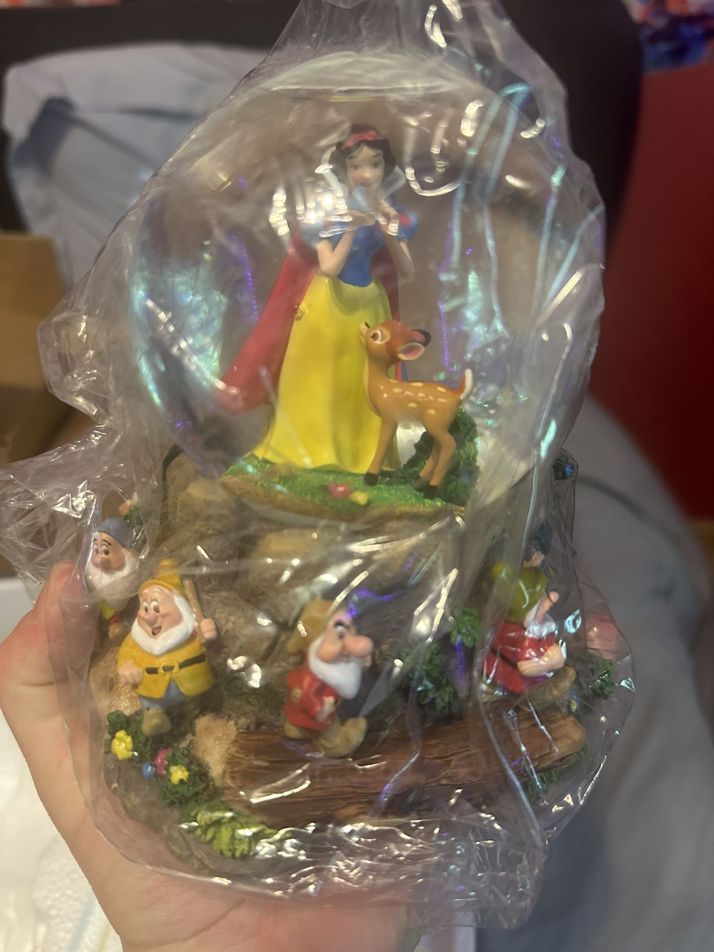 Snow White Snowglobe 