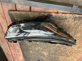 Toyota highlander 2020 and 2021 and 2022 and 2023 right headlight