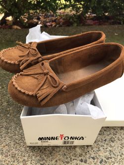 Minnetonka Women's Brown leather shoes