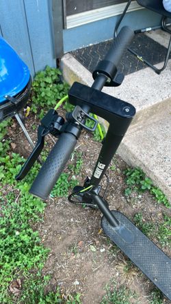 it’s four charger Who wants to buy the scooters in good condition it goes 25mph and it comes with a charger