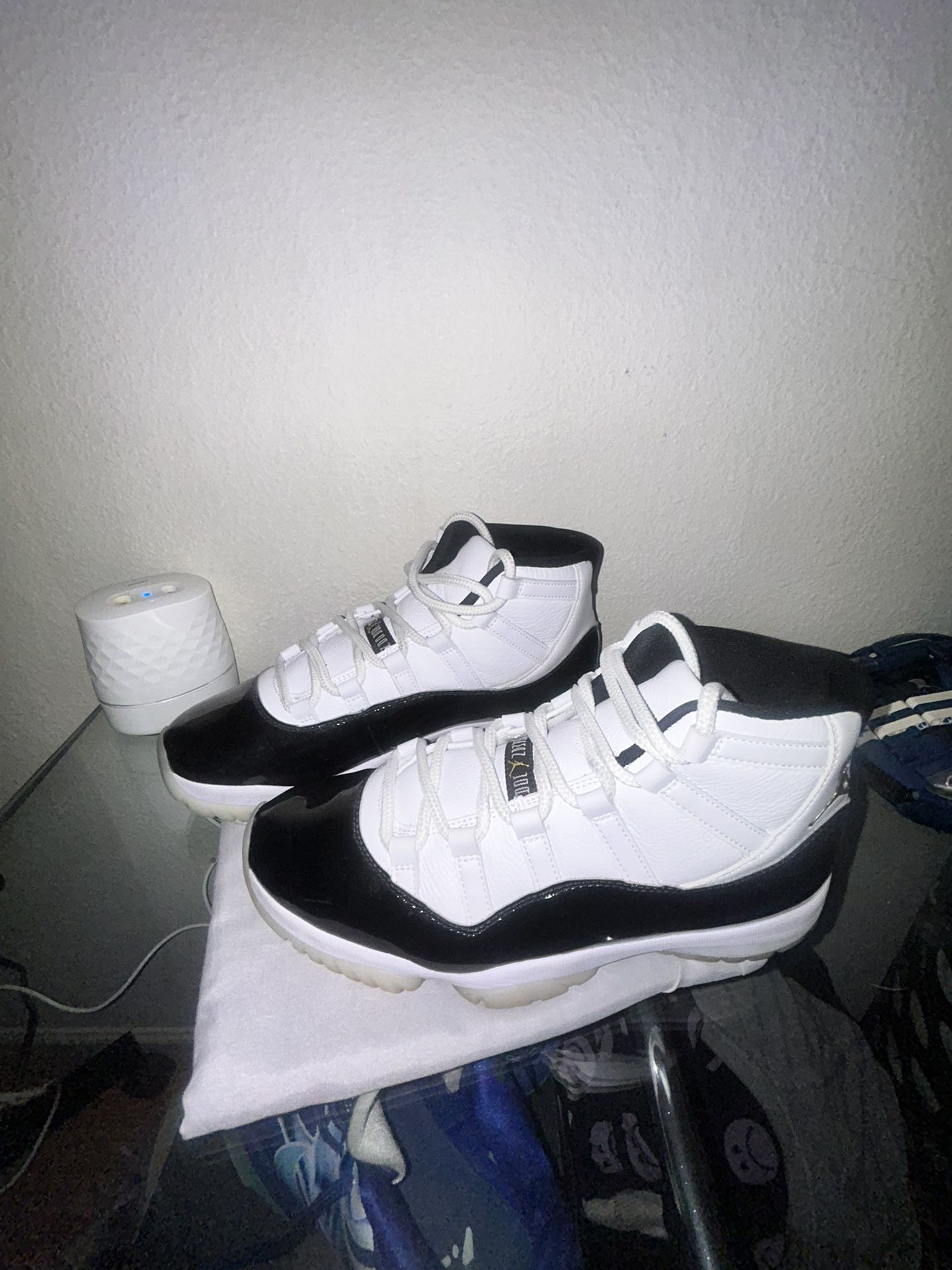 Black White Gold