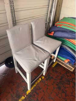 Set of cloth bar chairs