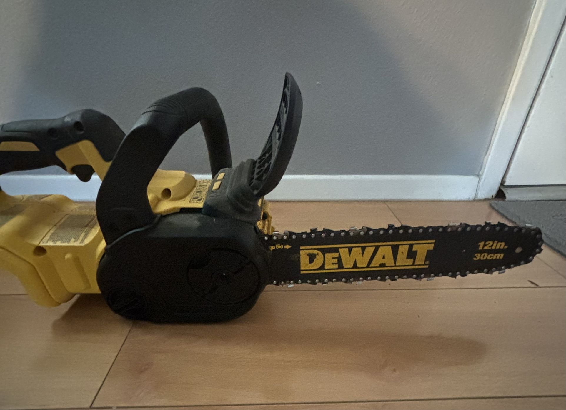 DeWalt 20V MAX XR 12-inch Chainsaw