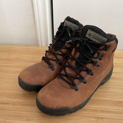 Columbia waterproof women's Cold Creek hiking boots (size 8.5)