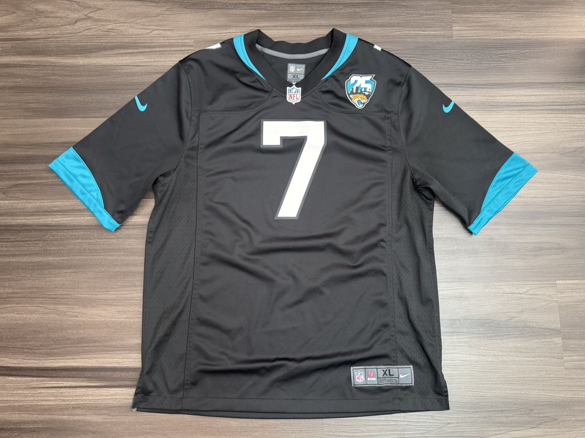 Nike Jacksonville Jaguars Nick Foles #7 NFL 25th Anniversary Patch Jersey XL 100% authentic. Good condition, lightly worn. This 2019 Nike Jacksonvi