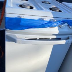 2 Gas Stove In Good Condition 