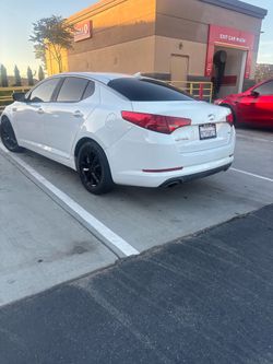 2013 Kia Optima w low miles!!