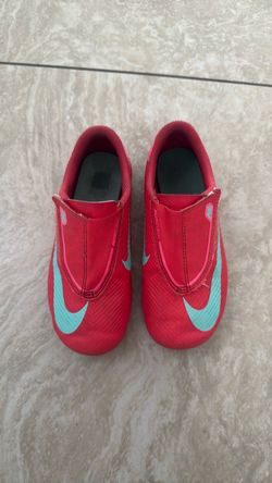 Soccer cleats