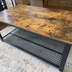 Modern Coffee Table – Like New