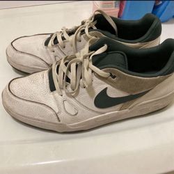 NIKE Tennis Shoes