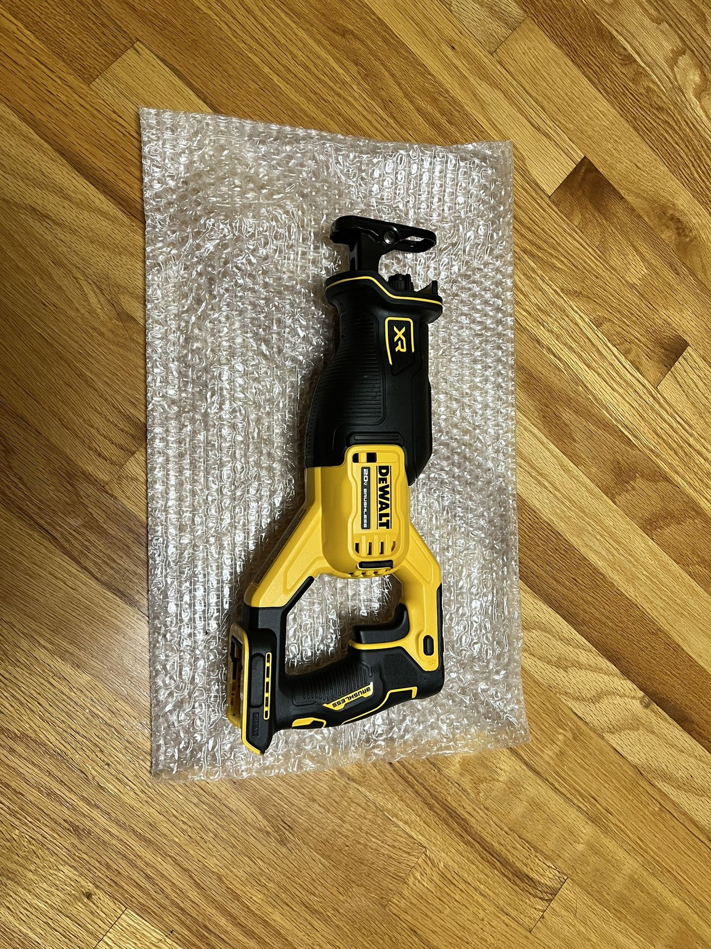 XR 20-volt Max Variable Speed Brushless Cordless Reciprocating Saw