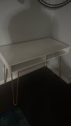 Computer desk