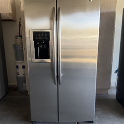 Refrigerator 