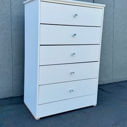 New White Chest With Diamond 💎 Knobs 