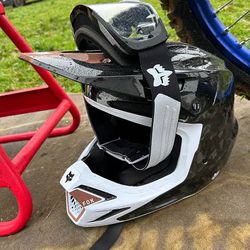 Fox V3RS Helmet