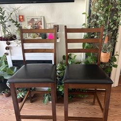 🪑 Beautiful Set of 2 Brand New Wood Counter-Height Chairs 🪑