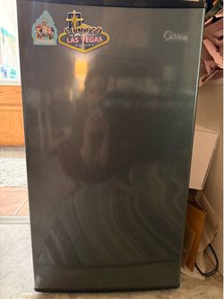 Title: Midea Mini Fridge with Freezer Compartment – Excellent Condition