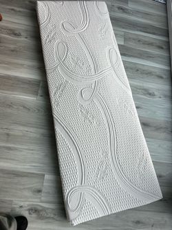 Esthetician bed memory foam topper