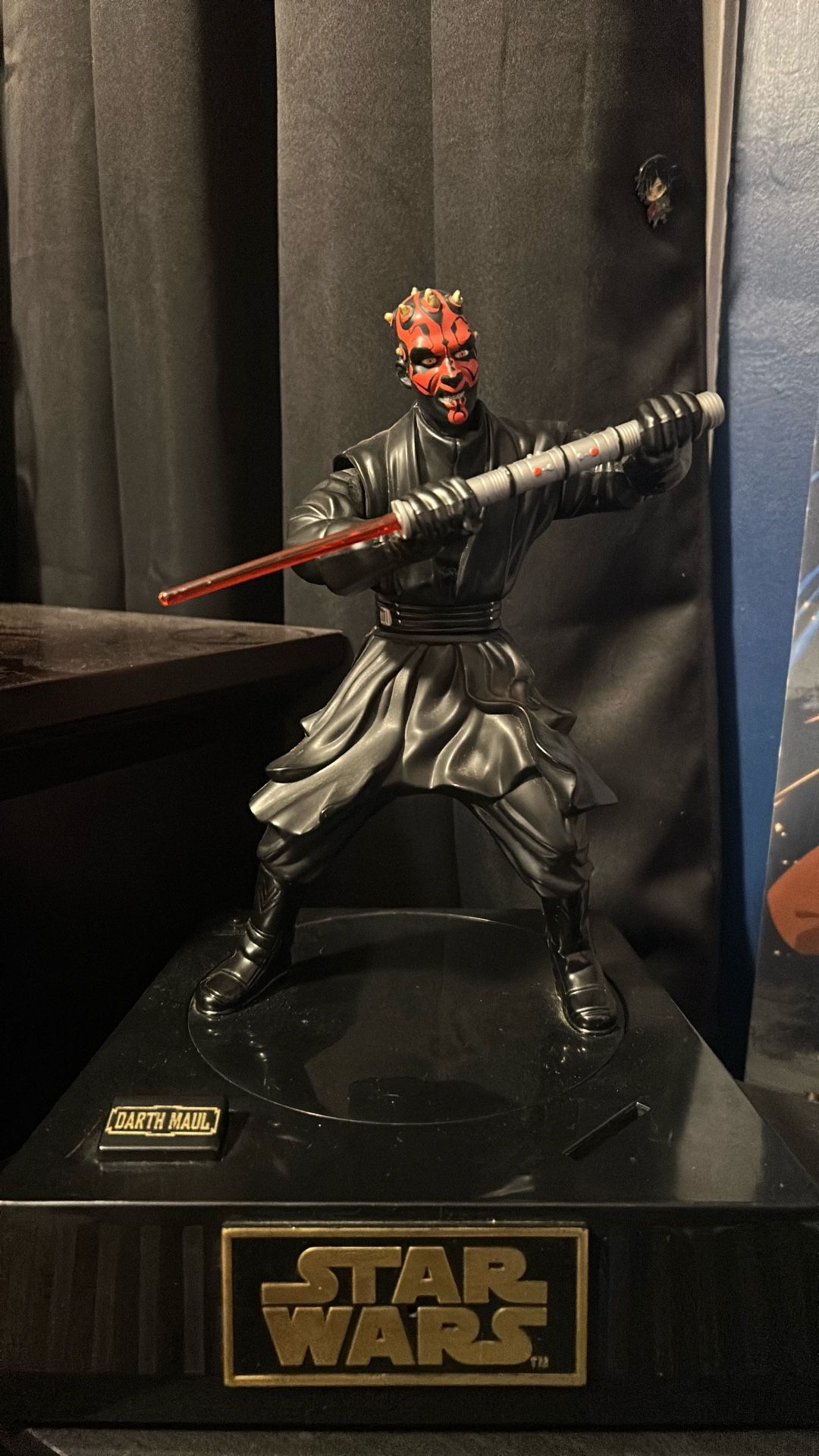 Darth maul staue