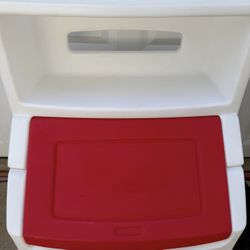 Step 2 Bookcase/ Toy Box