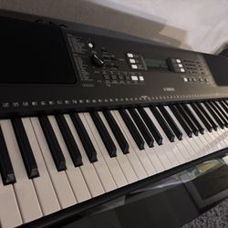 Yamaha PSR-E373 61-key keyboard