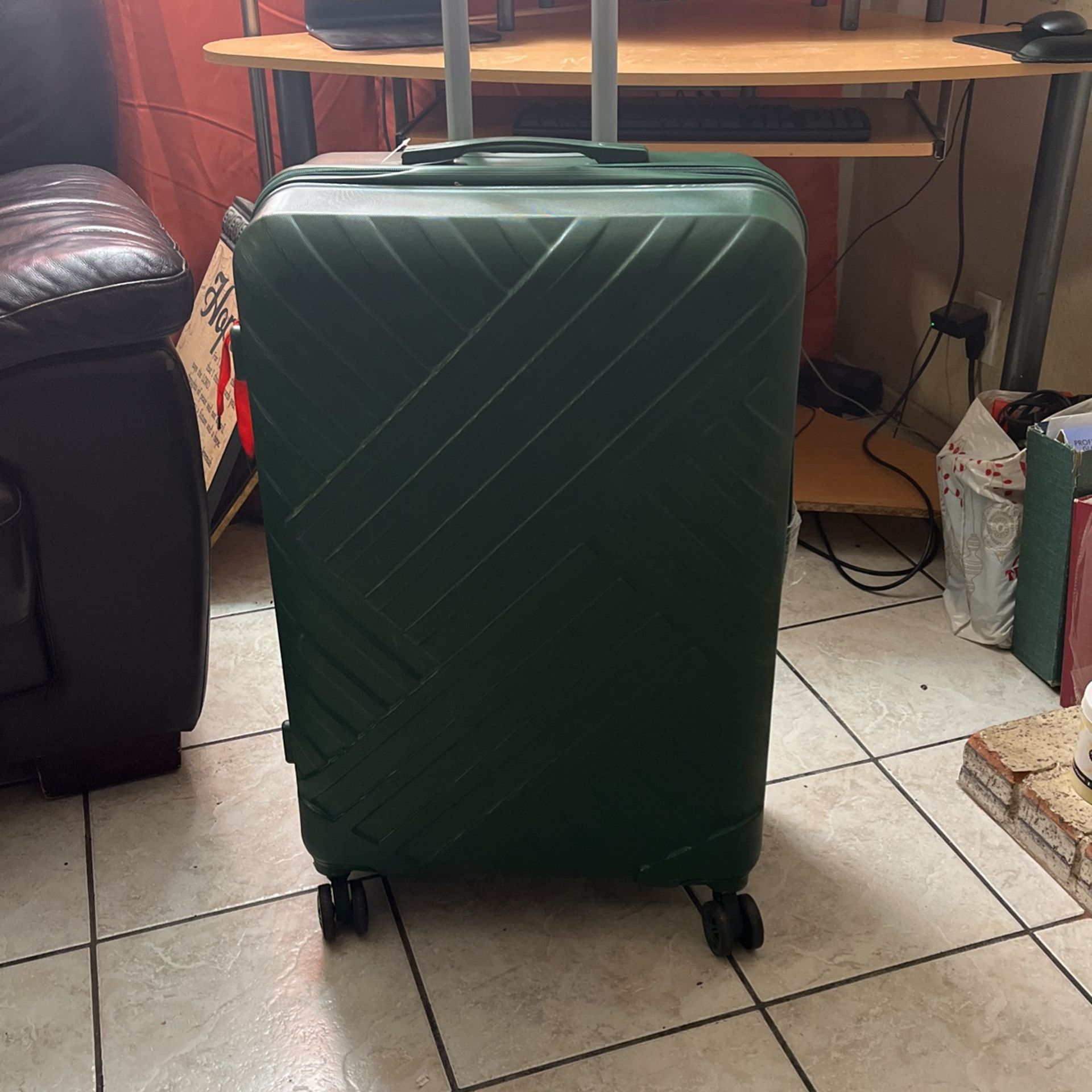28 Inches Check In Travelers Luggage 