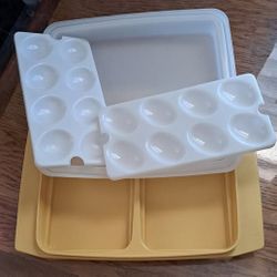 Tupperware 723-3 Deviled Egg Keeper, Harvest Gold