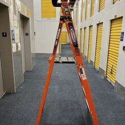 Werner 4 ft. Fiberglass Platform Step Ladder ( 10 ft. Reach Height) with 300 lbs. Load Capacity Type IA Duty Rating