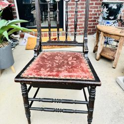 One Mid Century Antique Chair In Good Condition 