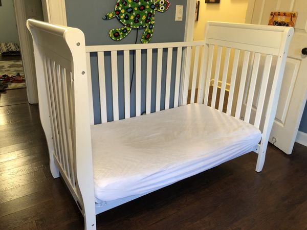 Graco Sarah Classic Crib Converts To Toddler Bed As Shown For