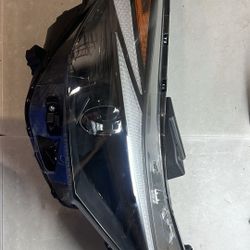 Damaged Headlight For 2021 2022 2023 Hyundai Elantra Passenger