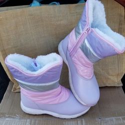 Snow boots Womens Size 5 (Pink &Purple