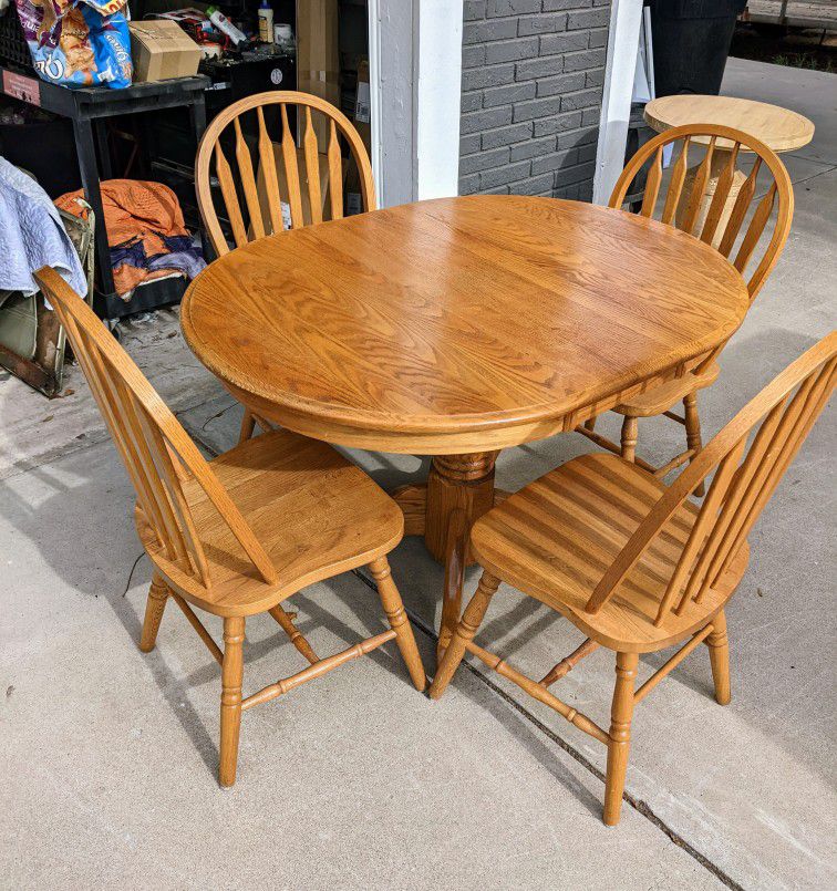 Wooden 5-Piece Farmhouse Style Dining Set