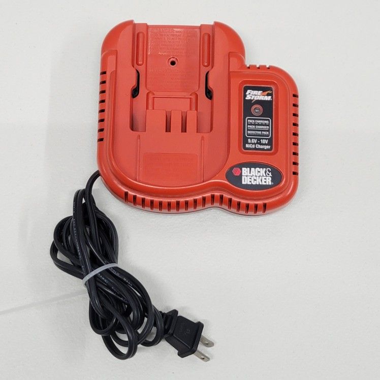 Black + Decker Fire Storm 9.6 V - 18V NiCd Battery Charger