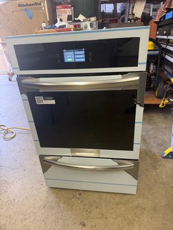 GAS wall oven convection air fry Frigidaire gallery w 24”