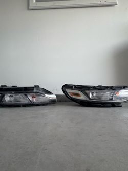Genuine 2020-22 Kia Soul L and R headlights