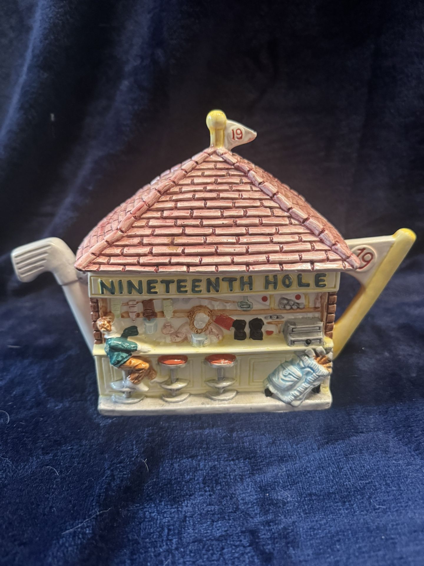 “Nineteenth Hole” Golf Club Teapot – Novelty Ceramic – Removable Roof