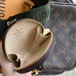 Bag Louis Vuitton Multi Pochette Accessoires khaki color