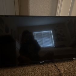 32 IN ELEMENT ROKU W/ MOUNT & REMOTE