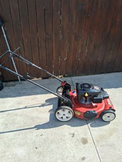 Toro Recycler 22" front-wheel-drive self-propelled lawn mower