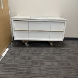 48” Bathroom Vanity In White 