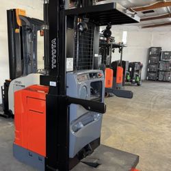 2018 Toyota 240"  Orderpicker Forklift 