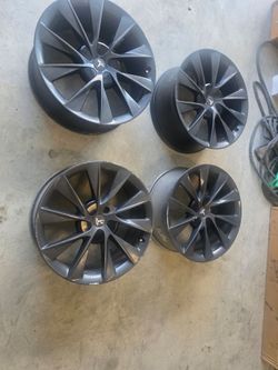 21 x8.5 J Front andc21x9 Rear   Model S Wheels  with Caps