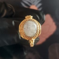 Pillbox Ring