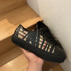 Burberry Shoes Black 