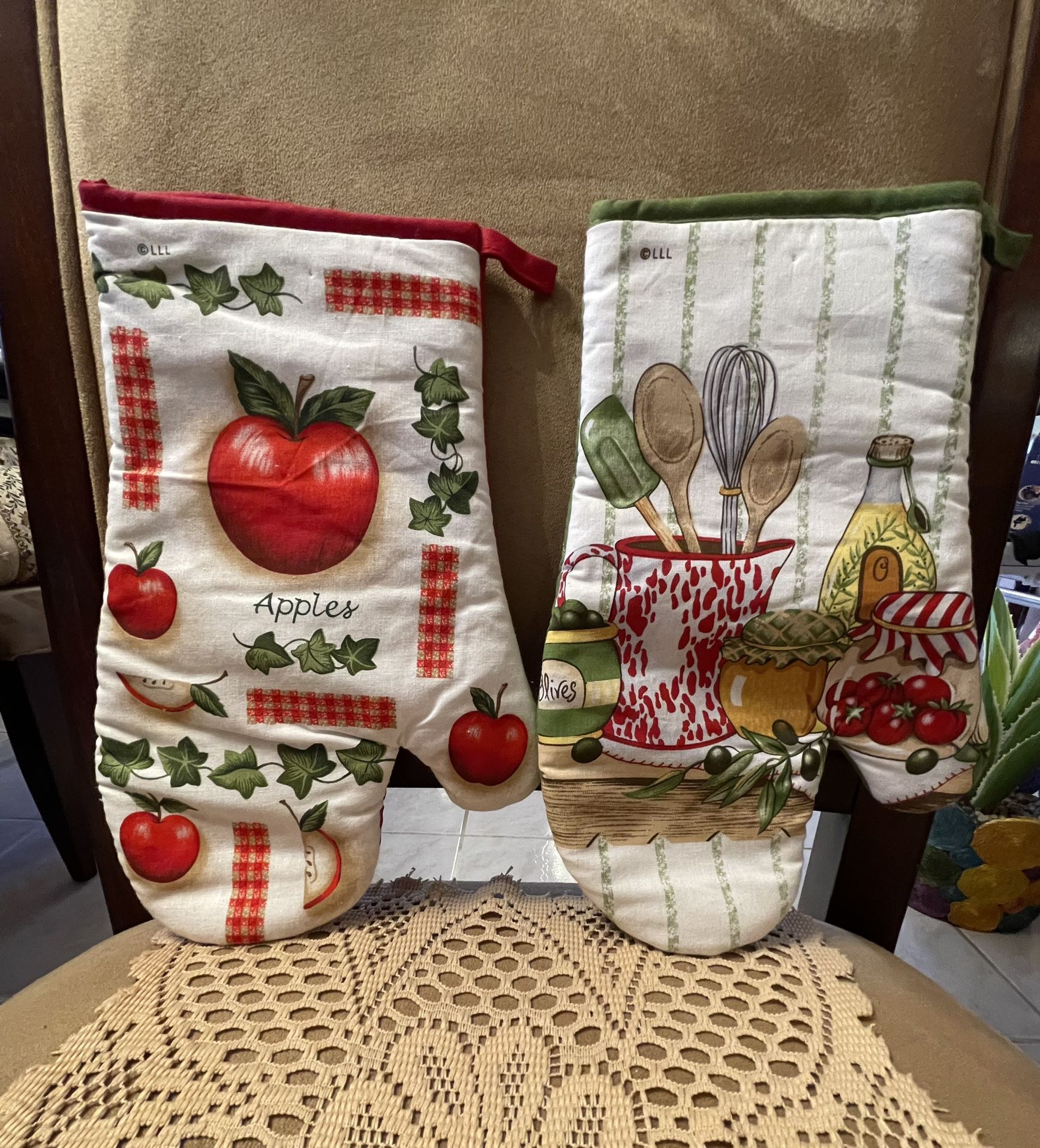 Oven Gloves Set of 2 Fabric Printed Country Style Strong   Mittens (New)