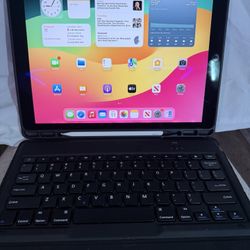 iPad Pro 12.9” Inch 2nd Generation w Keyboard Case, Apple Pencil And New Cord