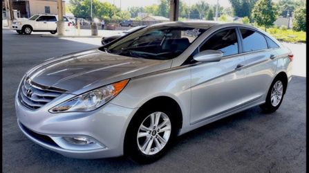 2013 Hyundai Sonata - 4 Door
