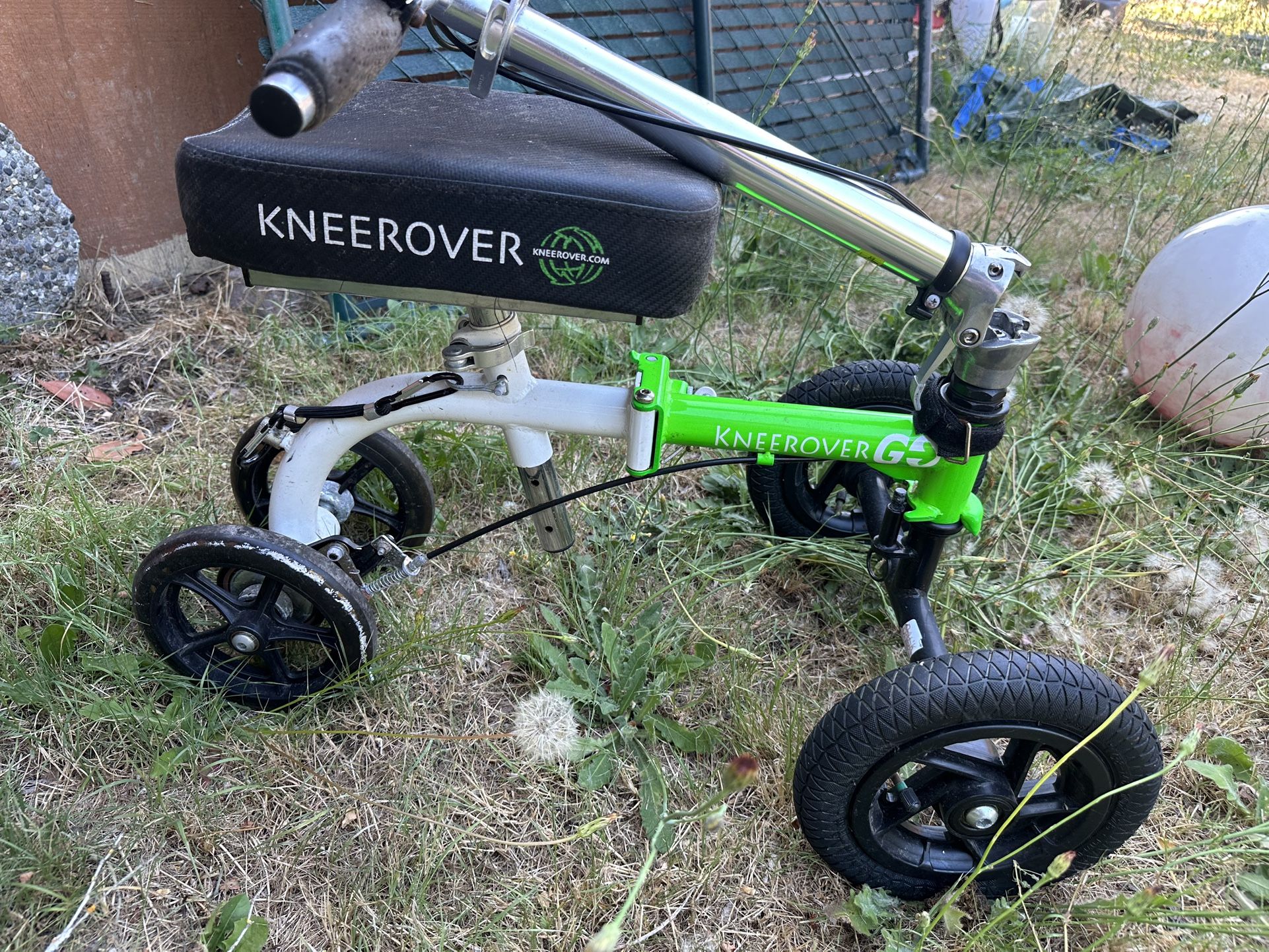 🛴 KneeRover GO Knee Scooter – Lightweight & Compact