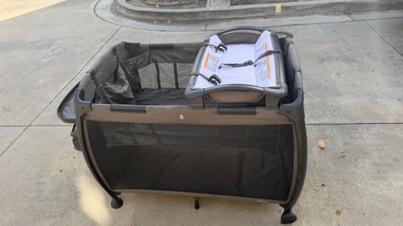 Joovy Room All-in-One Playard — Bassinet, Changing Table & Diaper Organizer